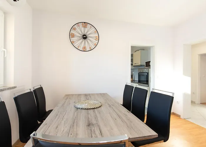 Tom\'S House Njivice